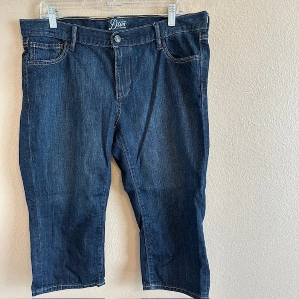 Old Navy Women's Diva Crop Capri Stretch‎ Mid Rise Jeans Size 14 Inseam 19